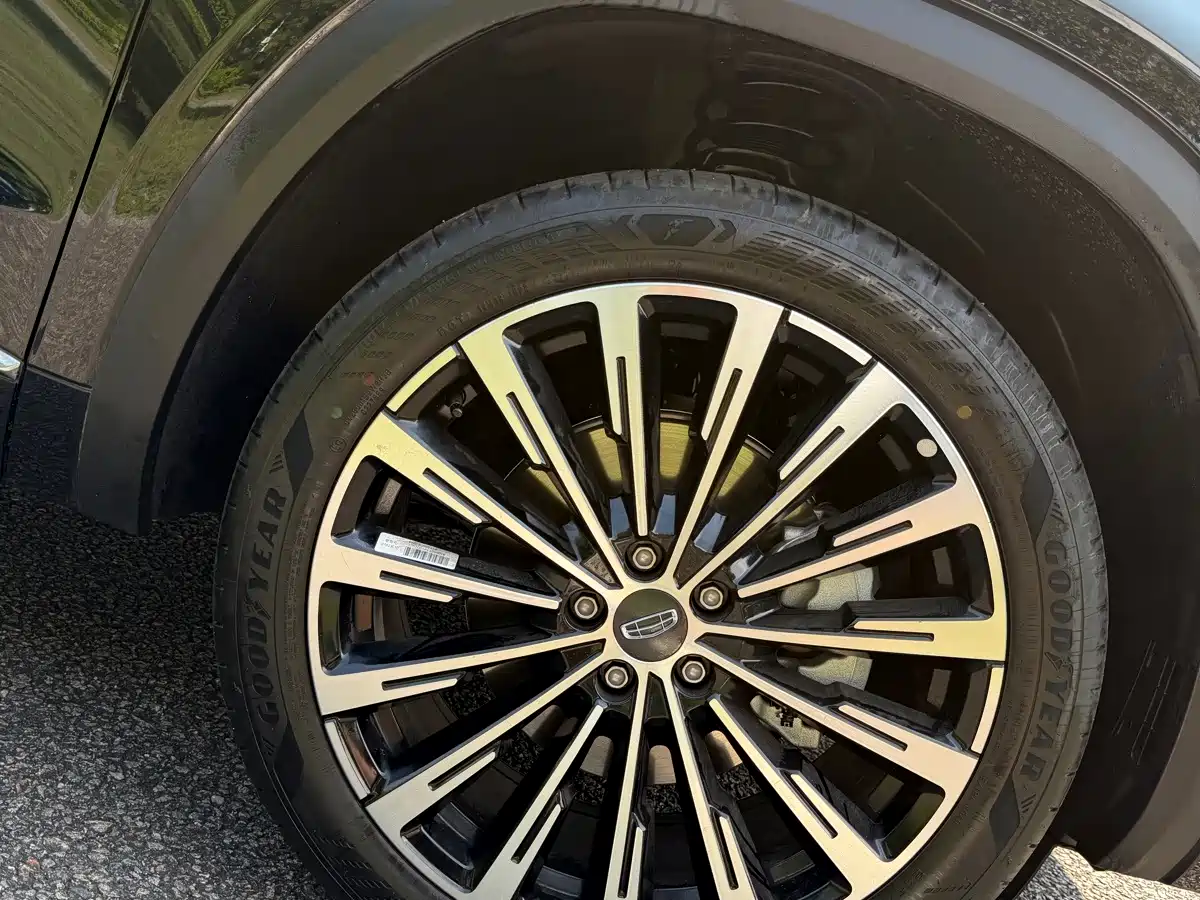 Фото 6 - Geely Monjaro