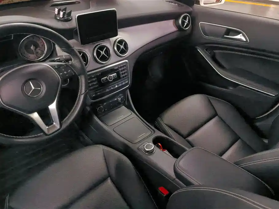 Mercedes-Benz GLA 2015 GLA 220 4MATIC Fashion Edition фото 12