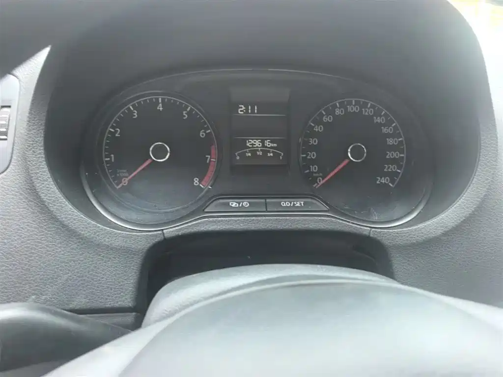 Volkswagen Polo 2016 1.4L Automatic Trend фото 12