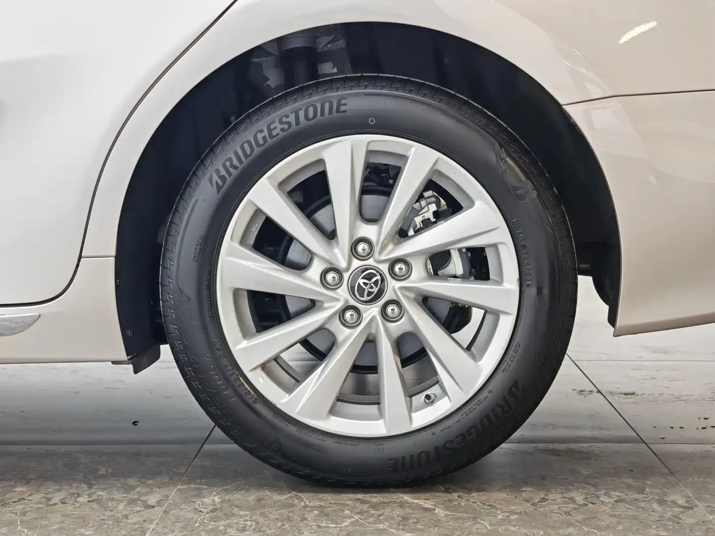 Toyota Camry 2023 2.0G Luxury Edition фото 9