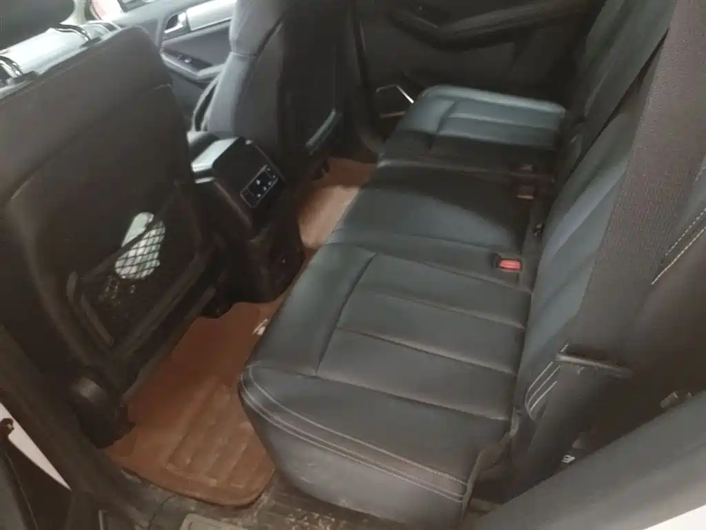 BYD Tang 2018 2.0T Automatic Smart Connection Honor Edition 7-Seater China V фото 17