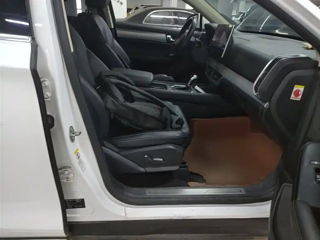 BYD Tang 2018 2.0T Automatic Smart Connection Honor Edition 7-Seater China V фото 25