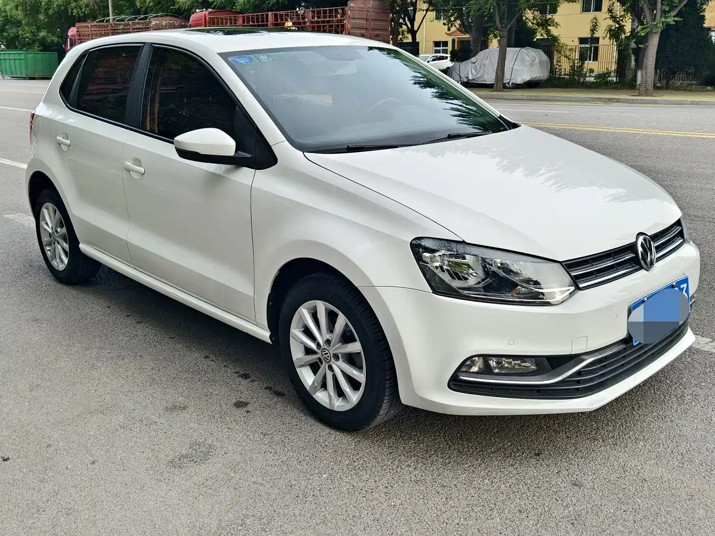 Volkswagen Polo 2016 1.6L Automatic Luxury фото 2