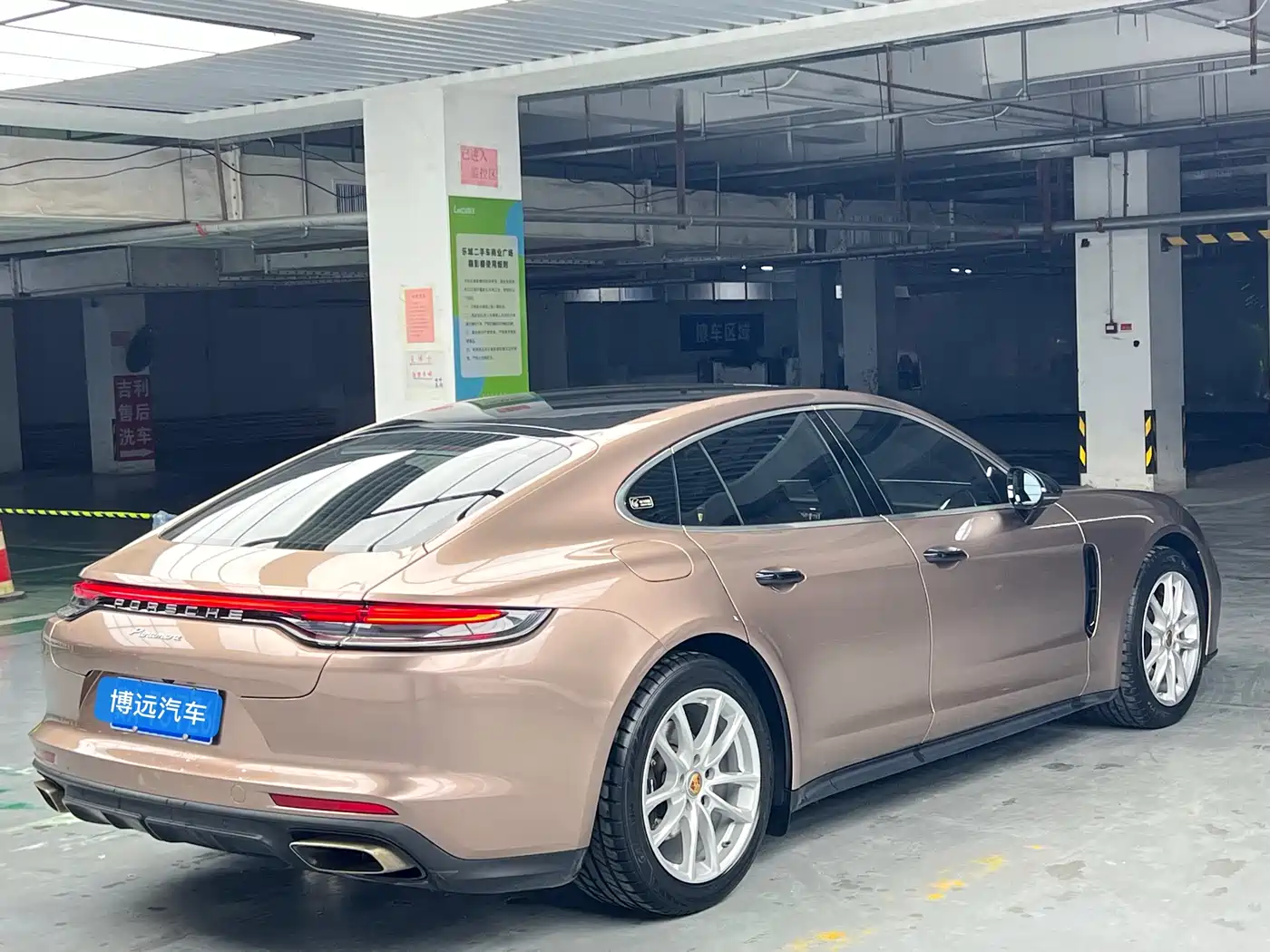 PORSCHE PANAMERA