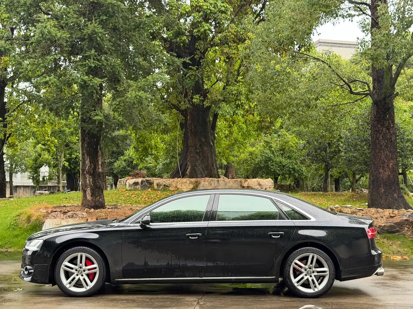 Audi A8 2011 2011 A8L 3.0 TFSI quattro Comfort (213kW)