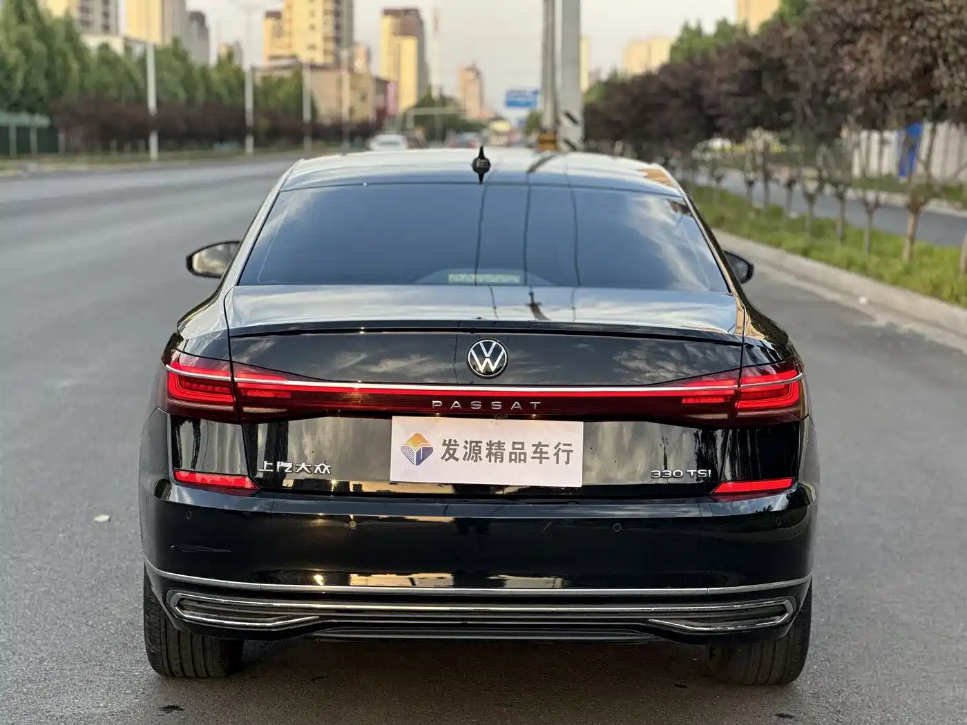 Volkswagen Passat 2023 330TSI Luxury Edition фото 19