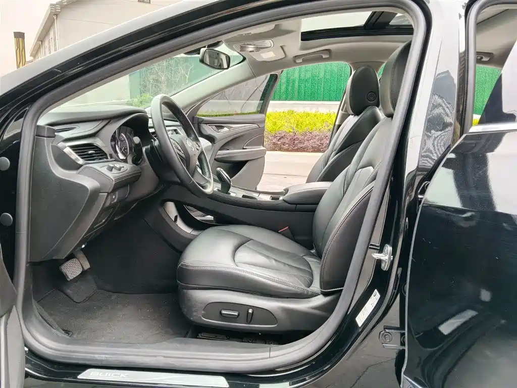 Buick LaCrosse 2022 652T Luxury фото 9