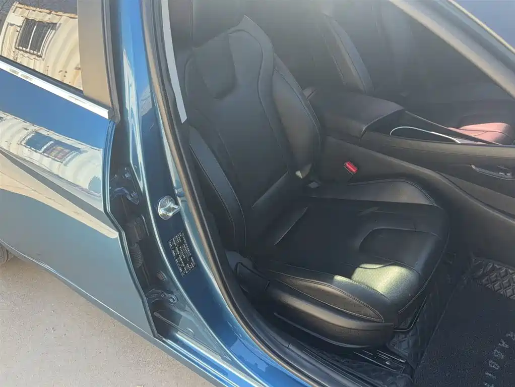 Hyundai Elantra 2021 1.5L CVT LUX Premium Edition фото 4
