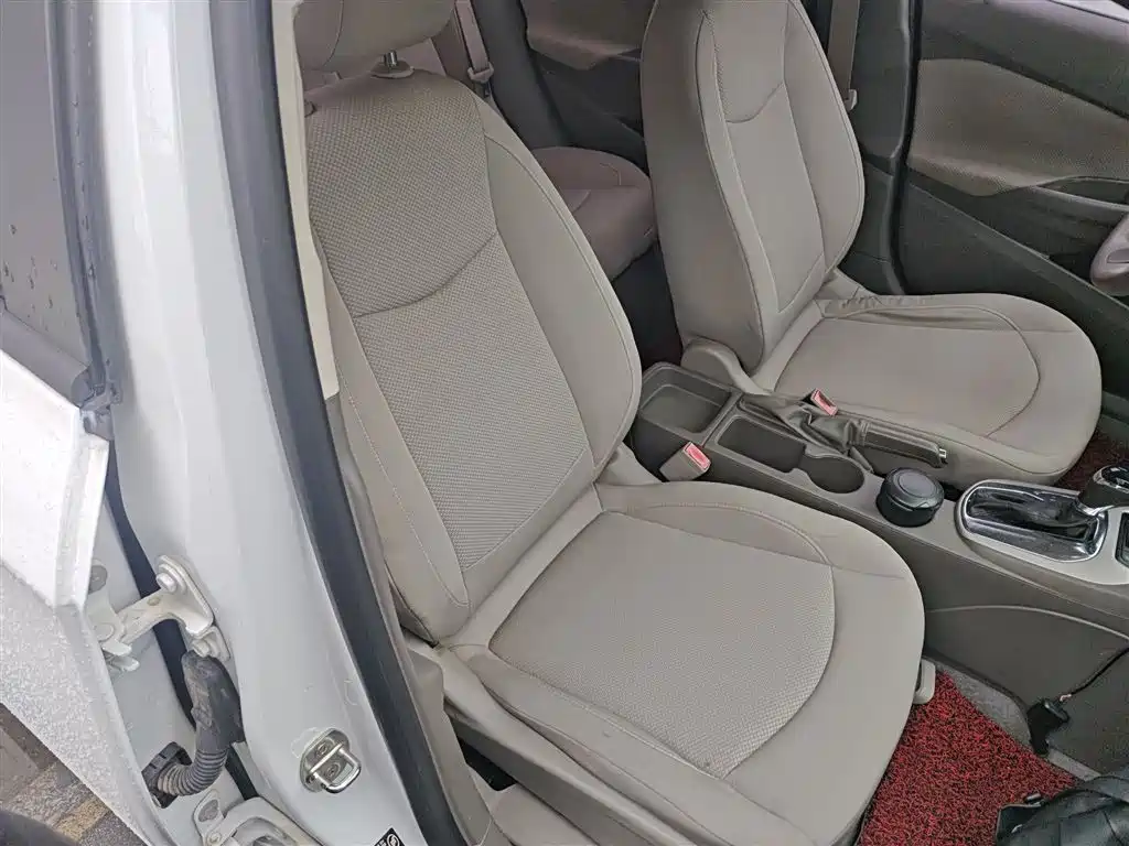 Chevrolet Cruze 2015 1.5L Automatic Fashion Navigation Edition фото 25