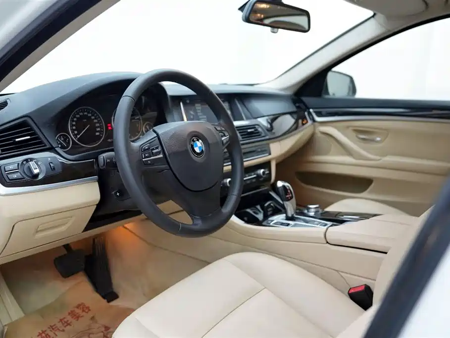 BMW 5 Series 2014 525Li Leading фото 6