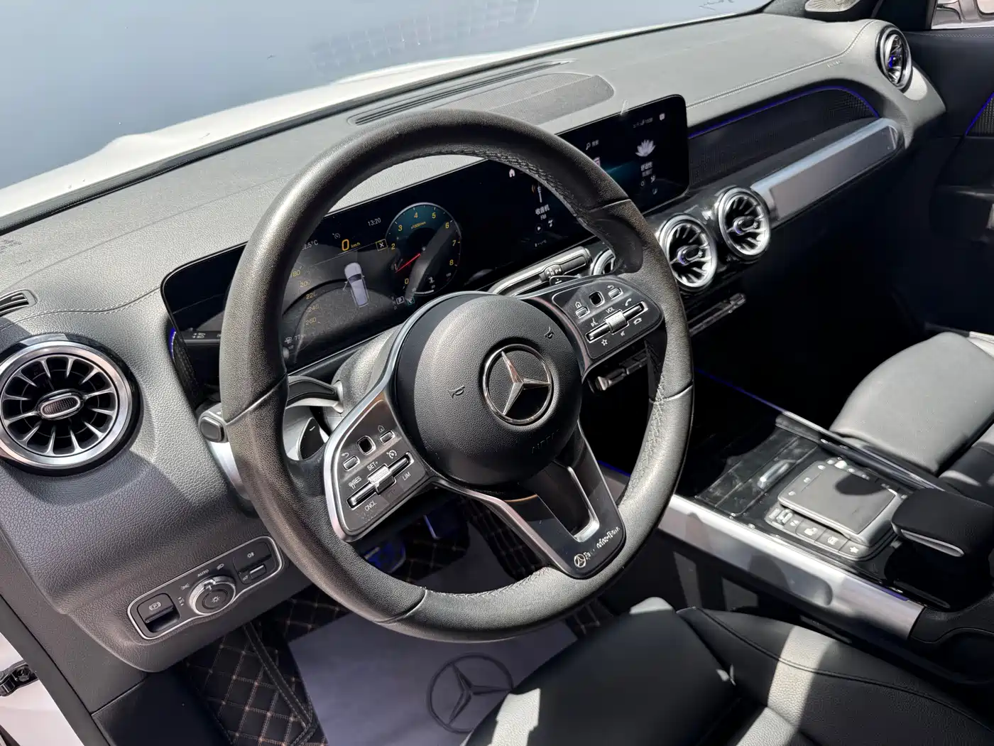 MERCEDES-BENZ GLB