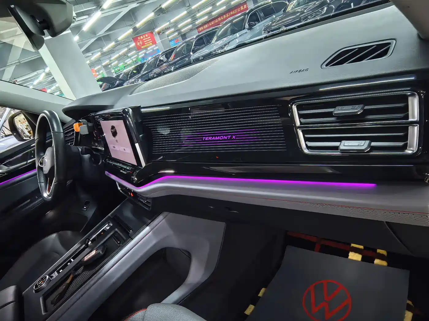 Volkswagen Teramont 2024 Touareg X 530 V6 4WD Dragon Auspicious Edition фото 28