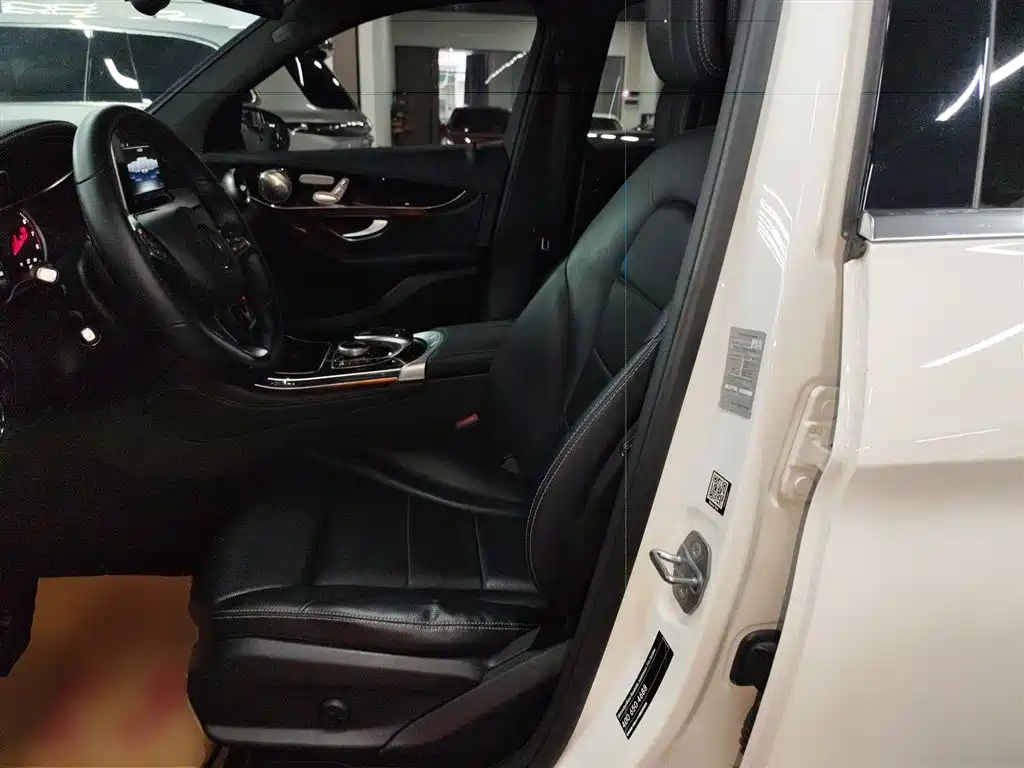 Mercedes-Benz GLC 2019 Facelift GLC 260 L 4MATIC Luxury фото 15