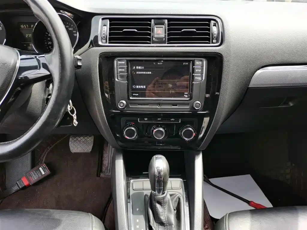 Volkswagen Sagitar 2016 230TSI 25th Anniversary Edition фото 13