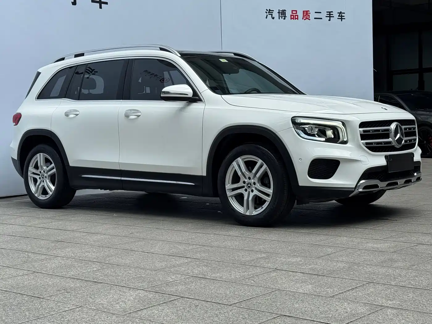 MERCEDES-BENZ GLB