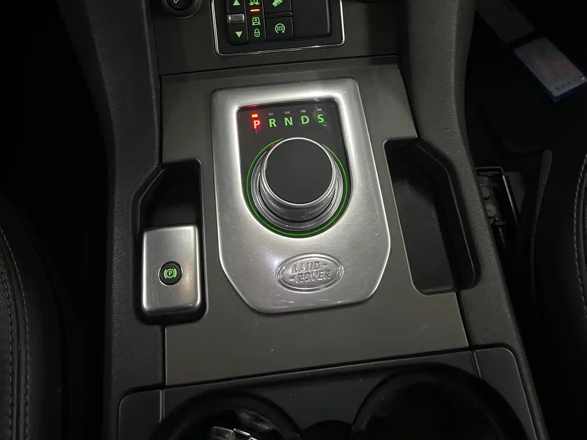 Land Rover Discovery 2014 3.0 SDV6 HSE Diesel фото 5