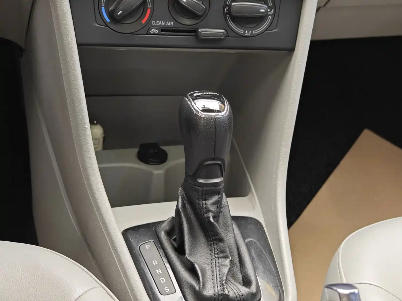 Škoda Rapid 2016 1.6L Automatic Pioneer Edition фото 17