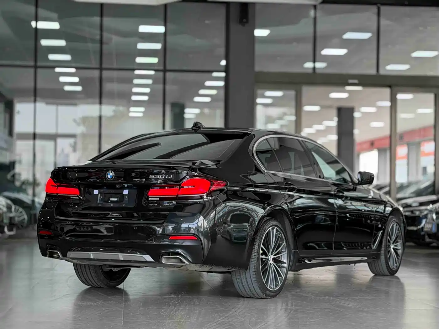 BMW 5 Series 2022 530Li Leading M Sport Package фото 7
