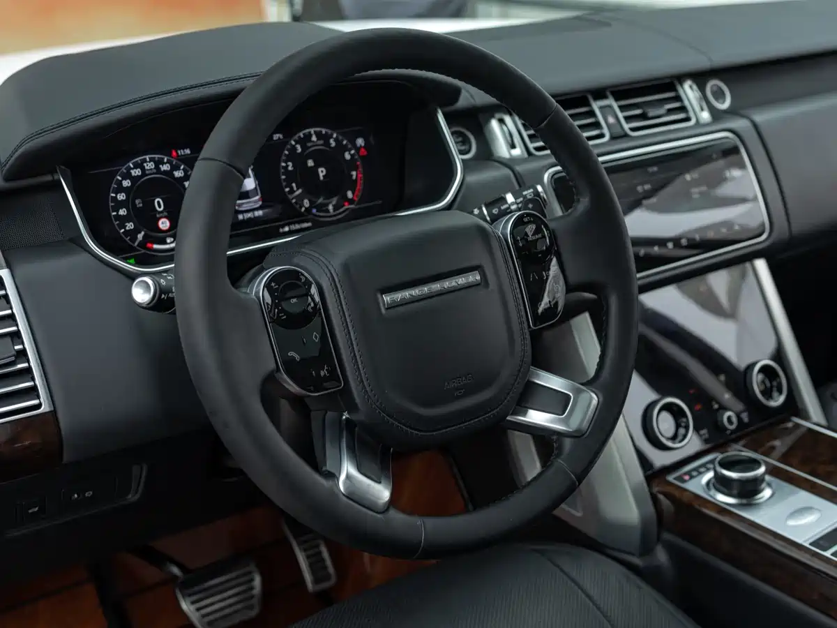 Land Rover Range Rover 2020 3.0 L6 Heritage Extended Edition фото 10