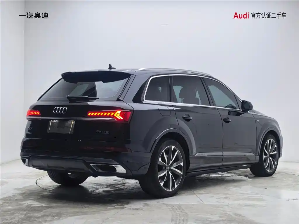 Audi Q7 2023 55 TFSI quattro S line Sport фото 4
