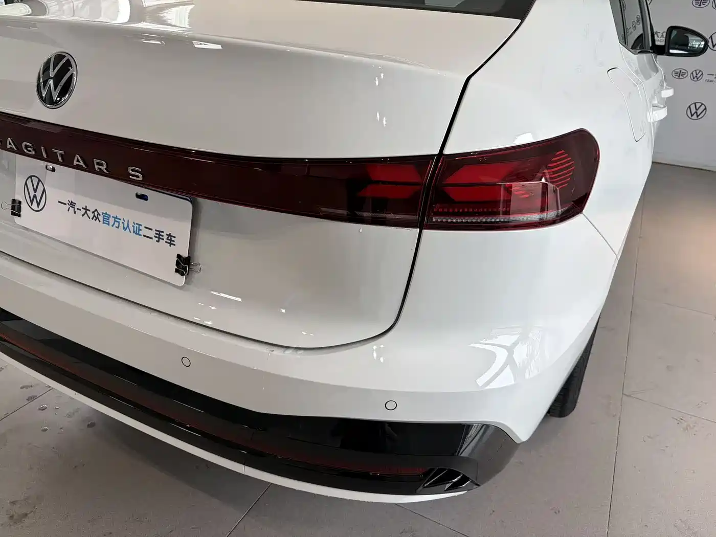 VOLKSWAGEN SAGITAR