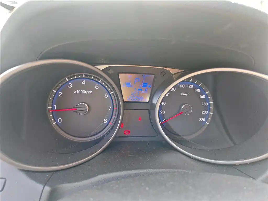 Hyundai Beijing Hyundai ix35 2013 2.0L Auto 2WD Smart GLS China IV фото 4