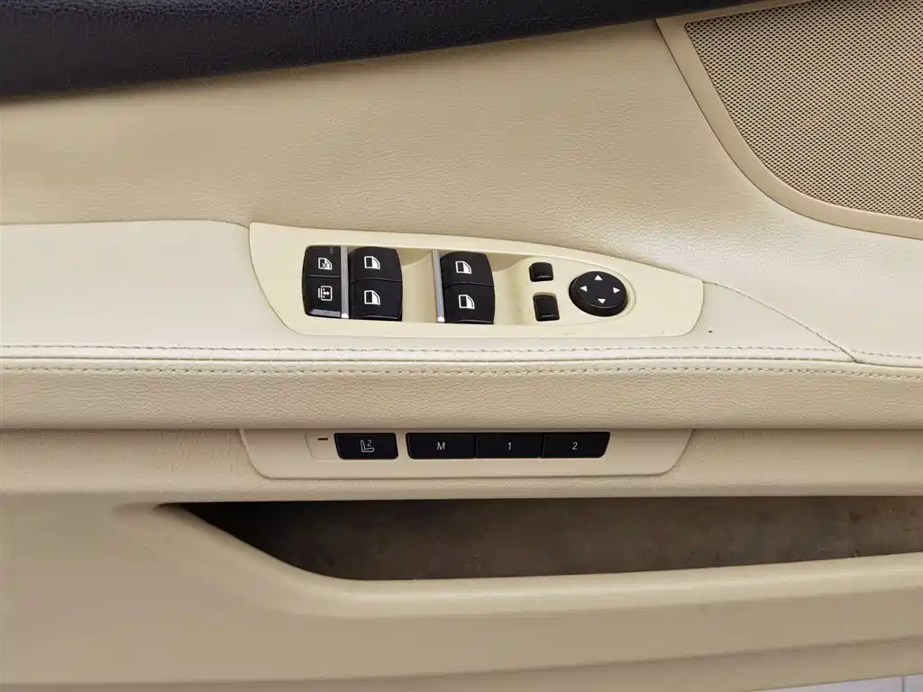 BMW 7 Series 2009 Model 740Li Leading Edition фото 9
