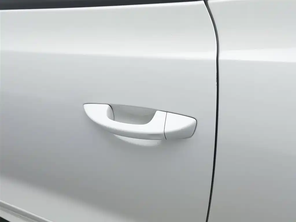 Volkswagen Scirocco 2011 2.0TSI R-Line фото 18