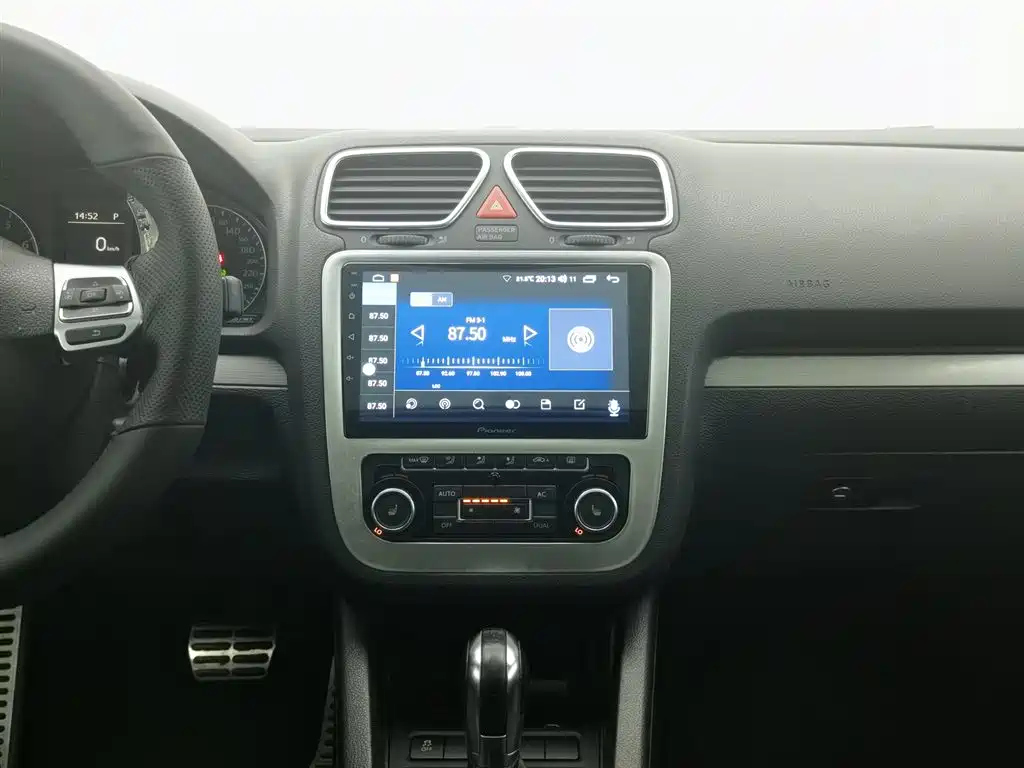 Volkswagen Scirocco 2011 2.0TSI R-Line фото 12
