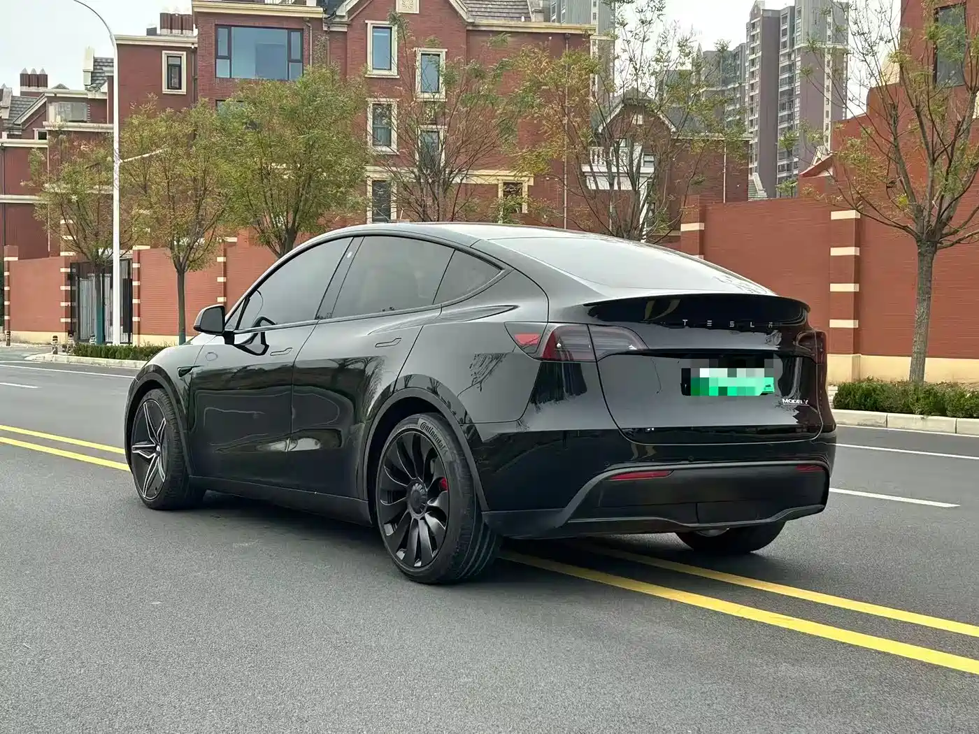 TESLA MODEL Y