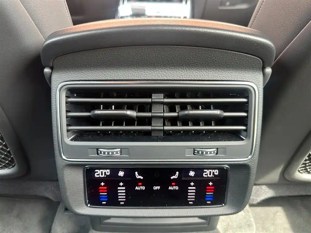 Audi Q8 2024 55 TFSI Luxury Sport фото 15