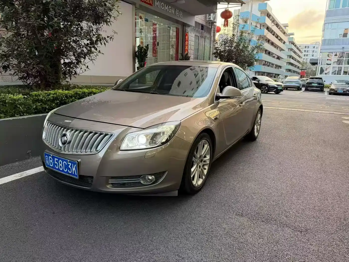 Photo 2 - Buick Regal