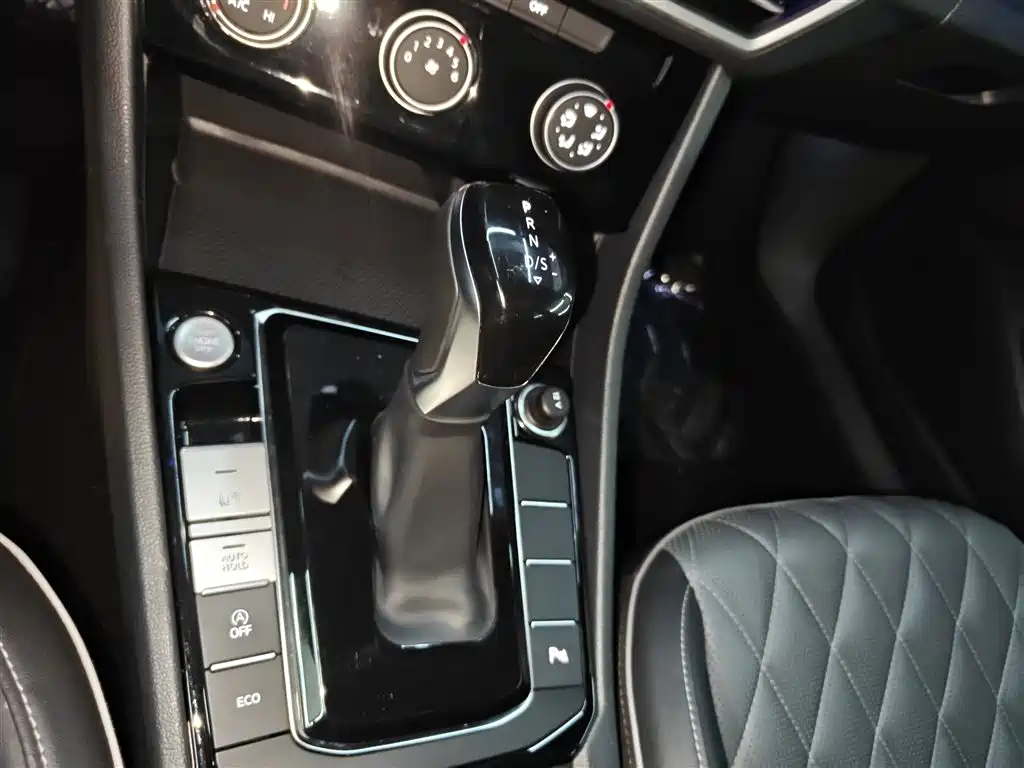 Volkswagen Sagitar 2023 300TSI DSG Surpassing Edition фото 6