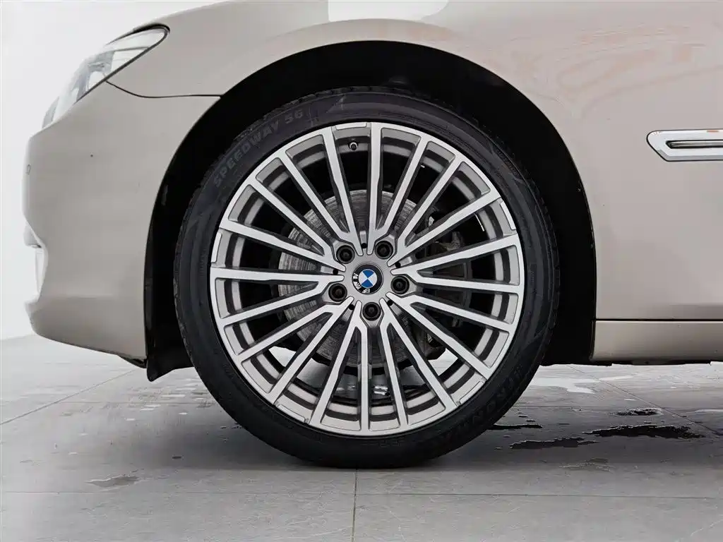BMW 7 Series 2009 Model 740Li Leading Edition фото 17