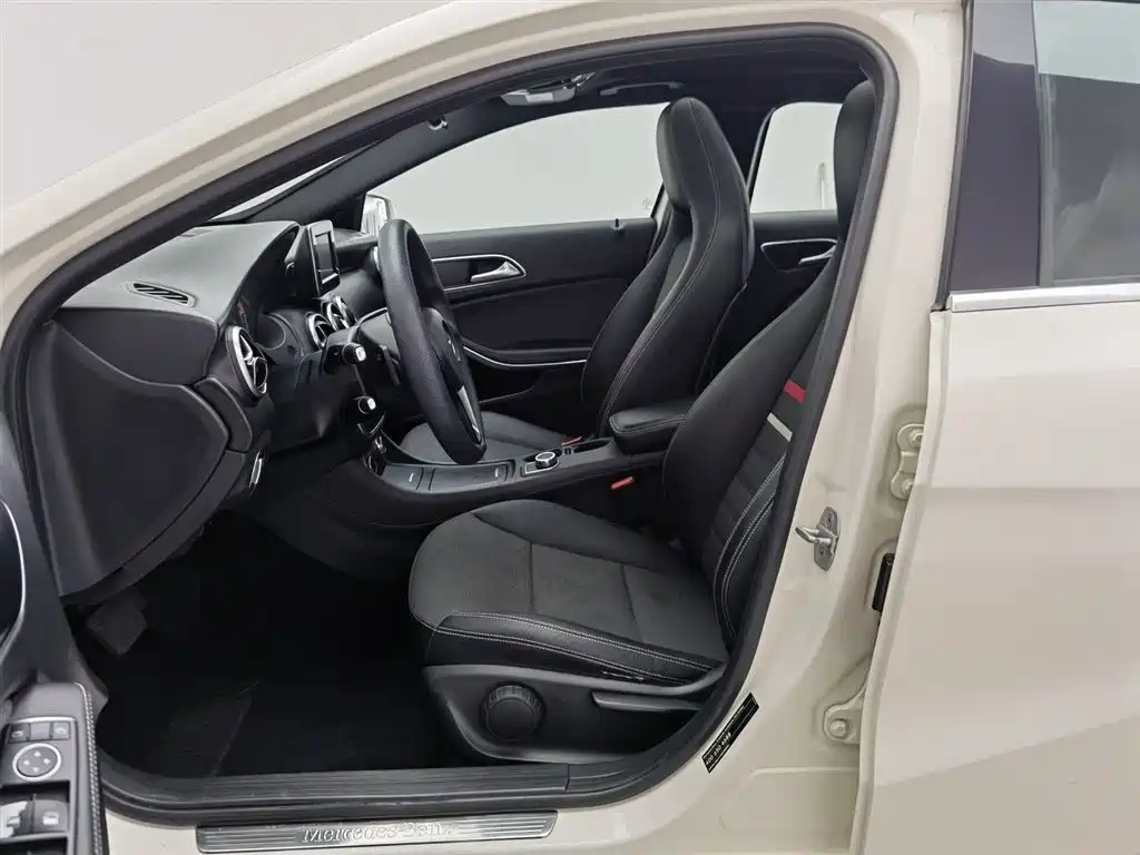 Mercedes-Benz A-Class (Import) 2015 A 180 фото 10
