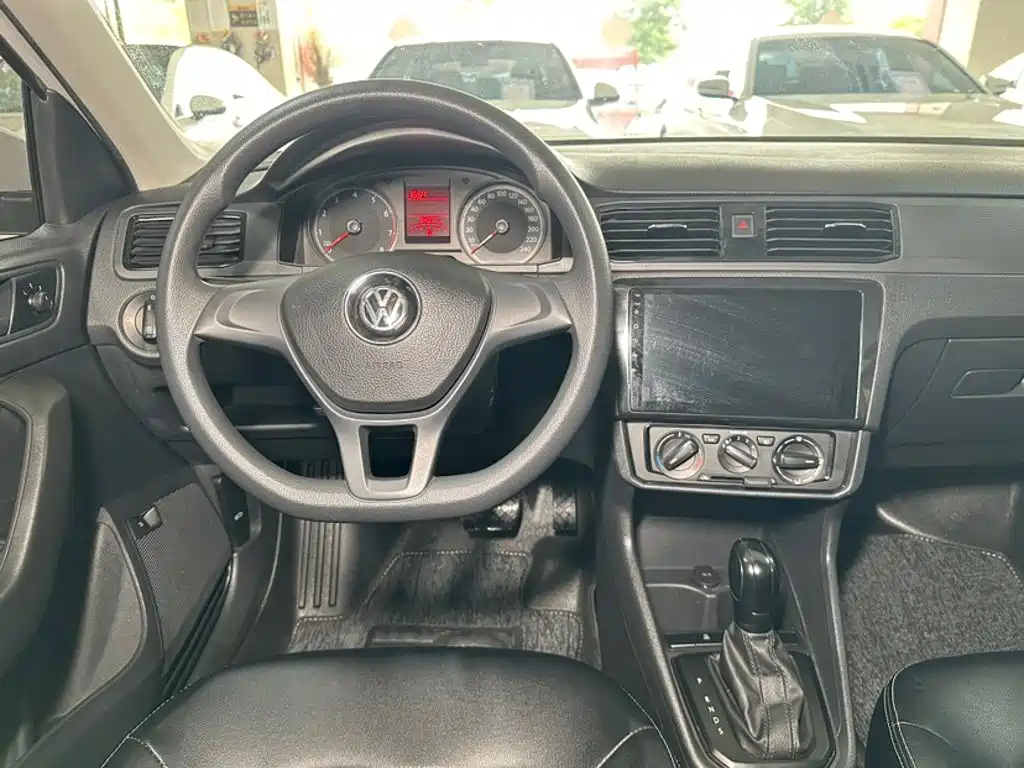 VOLKSWAGEN SANTANA