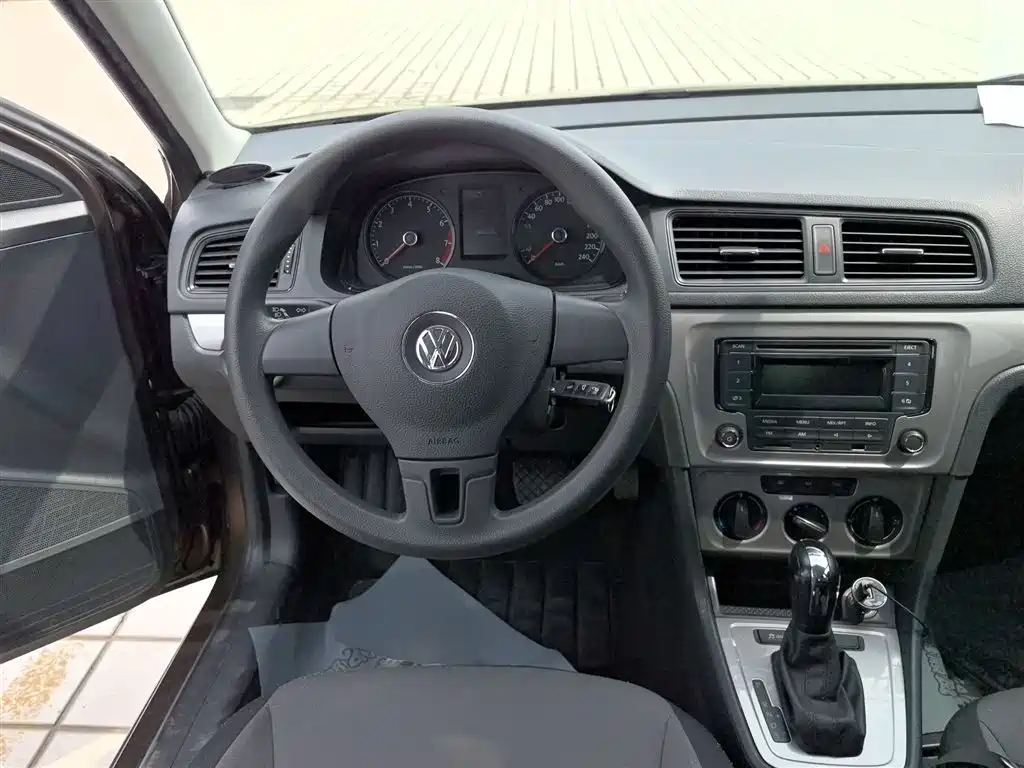 Volkswagen Lavida Tour 2013 1.6L Automatic Trend Style фото 7