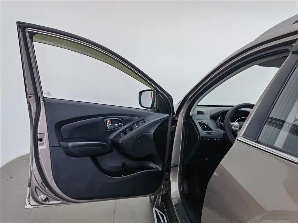 Hyundai Beijing Hyundai ix35 2015 2.0L Automatic 2WD Smart Type China IV фото 8