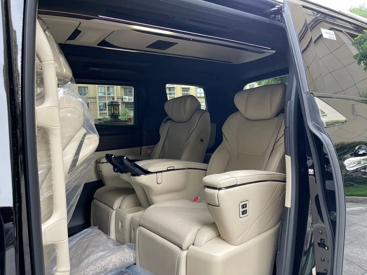 Toyota Alphard 2024 Hybrid 2.5L Ultimate Enjoyment Edition фото 6