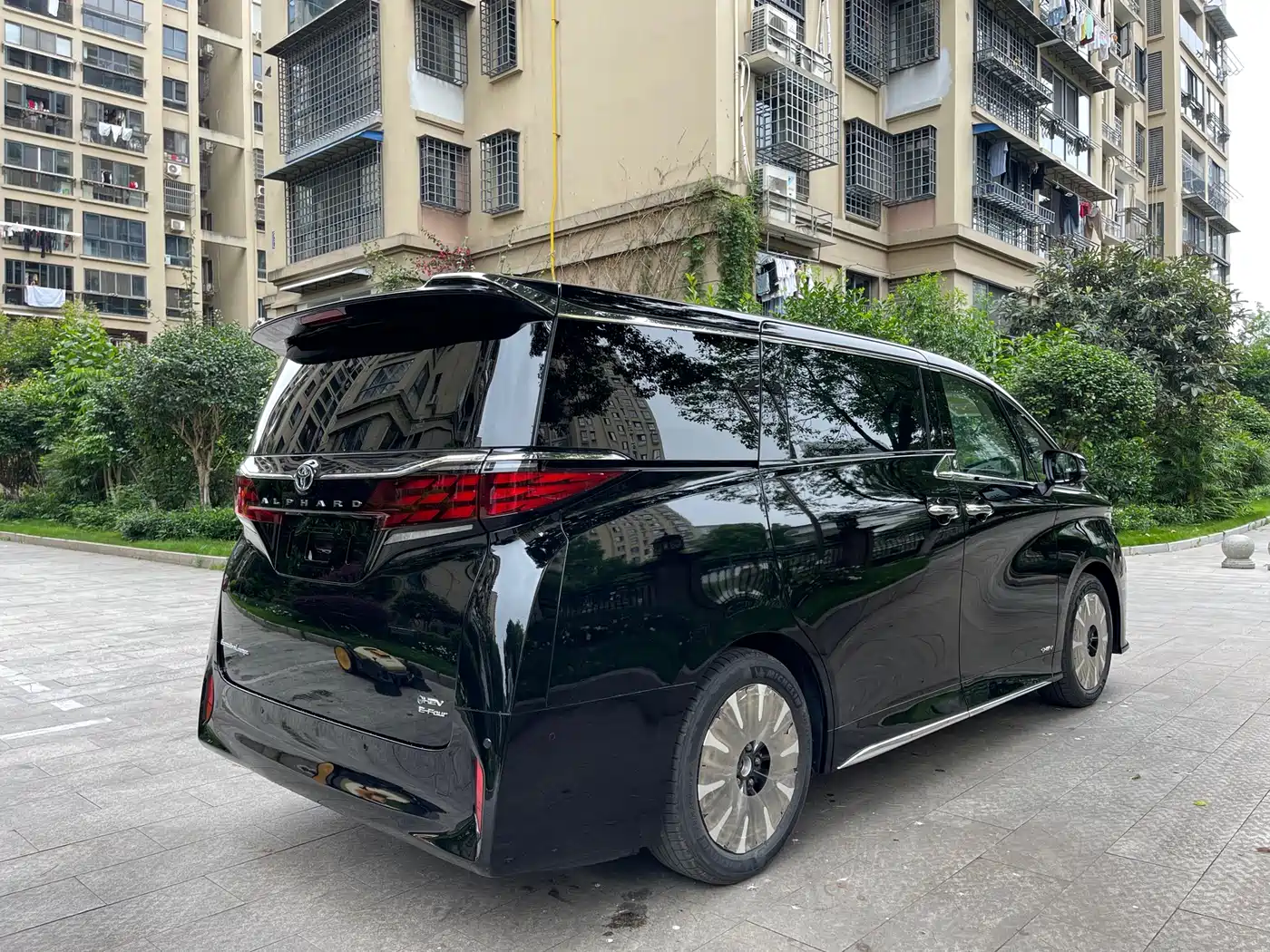 Toyota Alphard 2024 Hybrid 2.5L Ultimate Enjoyment Edition фото 20