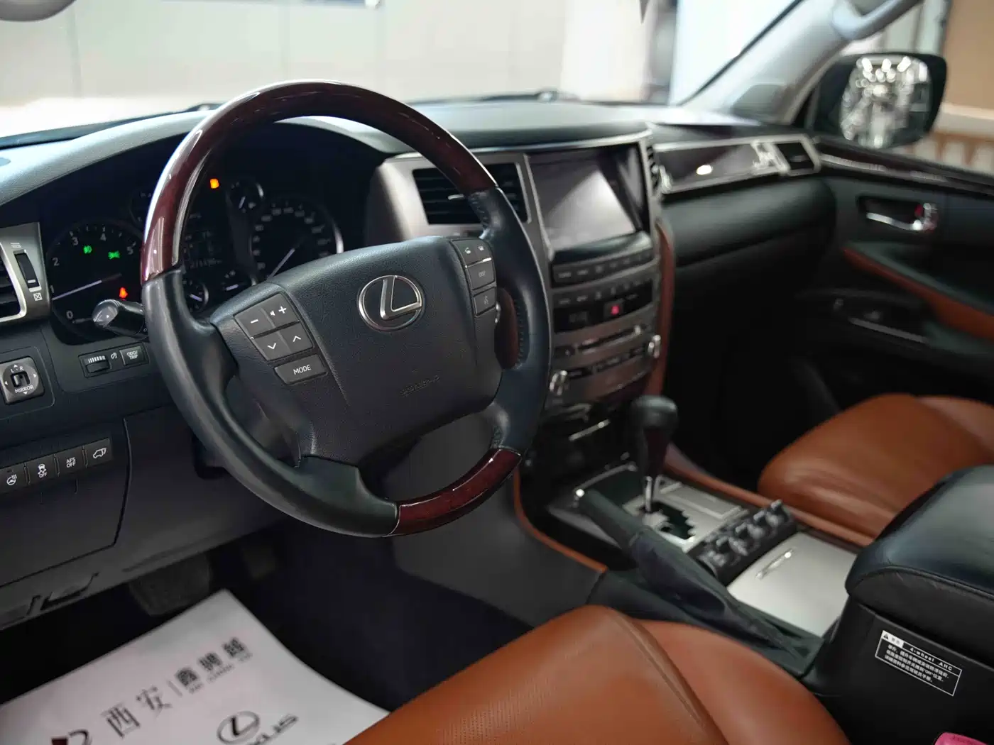Lexus LX 2012 Model 570 фото 9