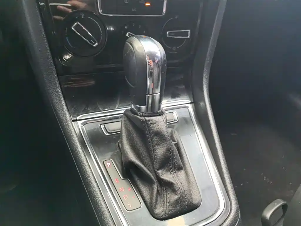Volkswagen Bora 2018 1.5L Automatic Comfort фото 14