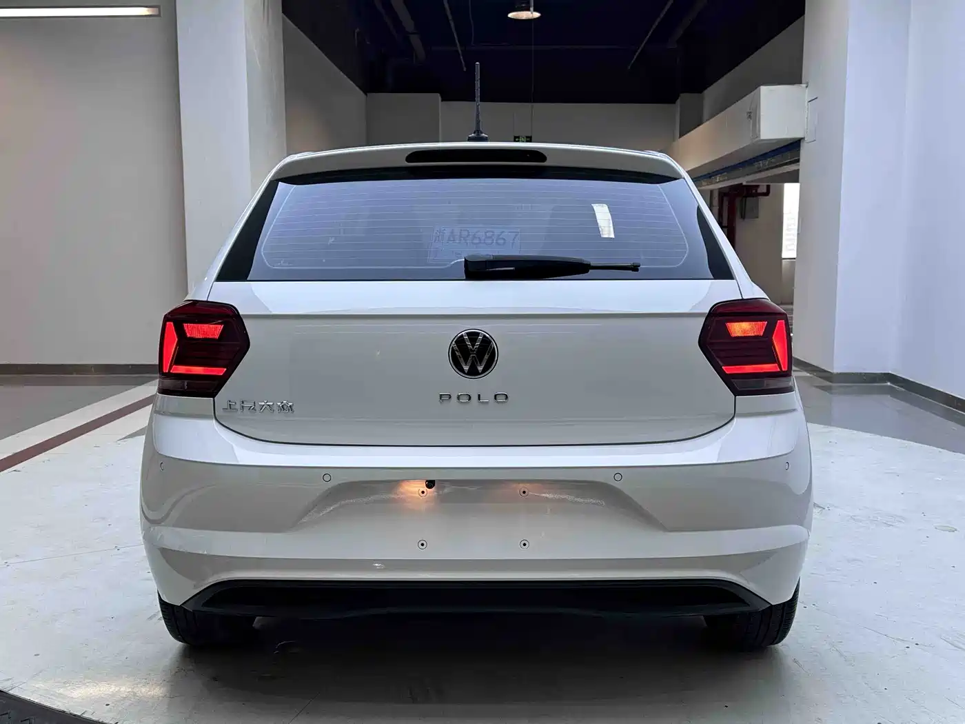 VOLKSWAGEN POLO