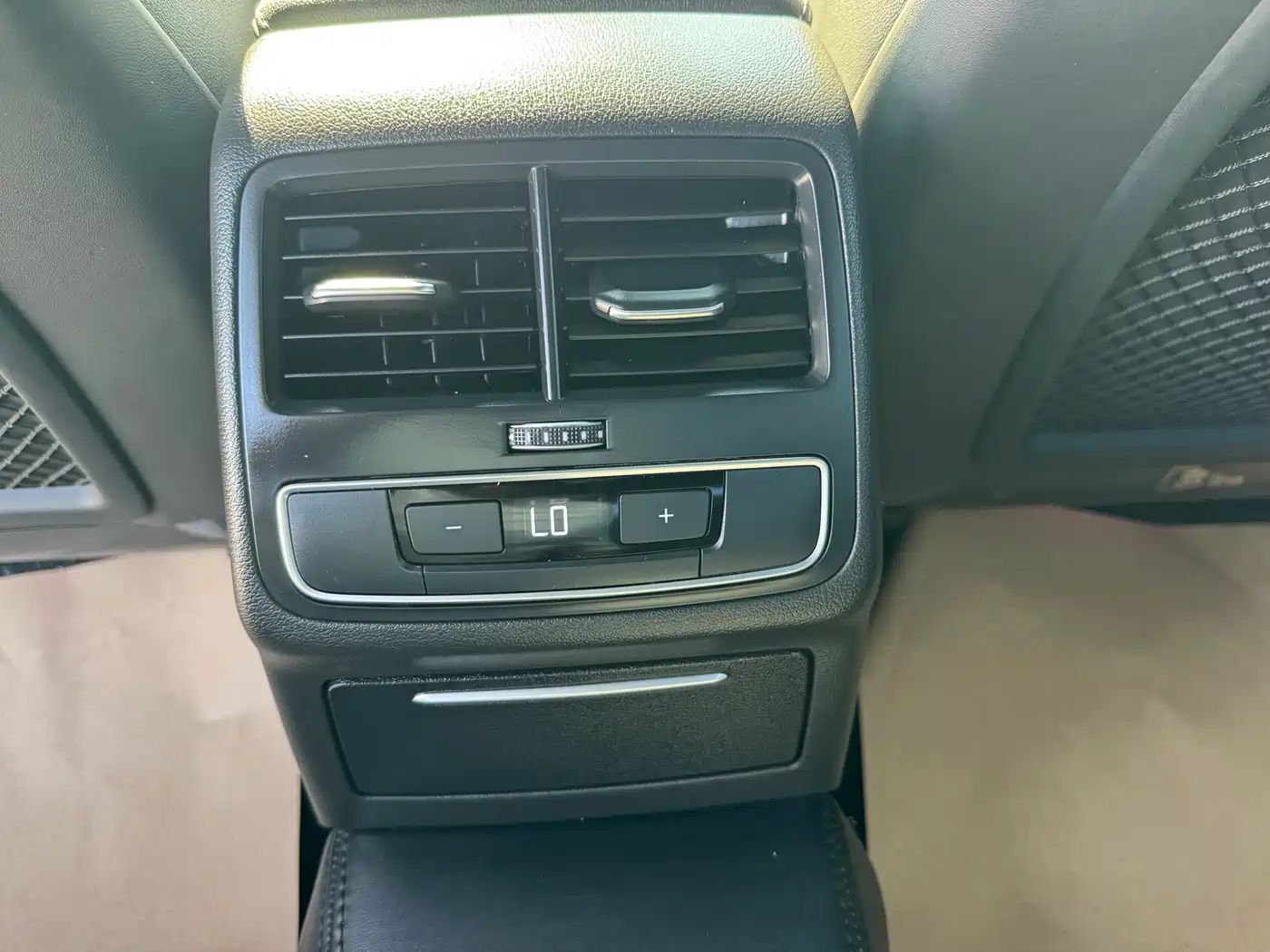 Фото 15 - Audi A4L