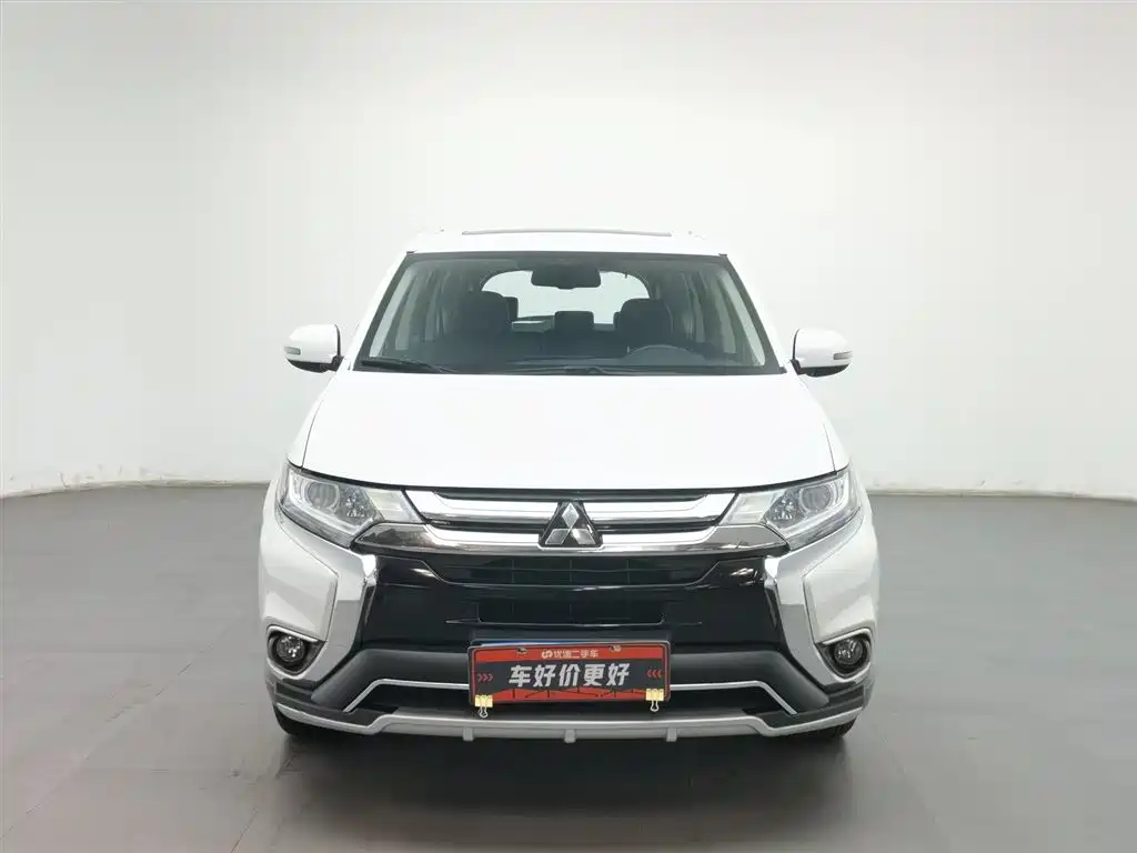 Mitsubishi Outlander 2018 2.0L 2WD Glory Edition 5-seater фото 3