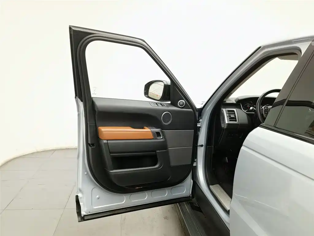 Land Rover Range Rover Sport 2016 Model 3.0 SC V6 HSE DYNAMIC фото 8