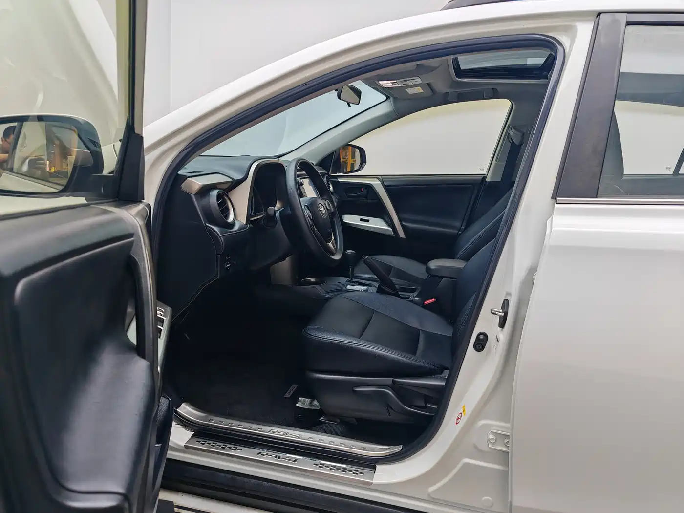Toyota RAV4 Rongfang 2015 2.0L CVT 2WD Trend Edition фото 14