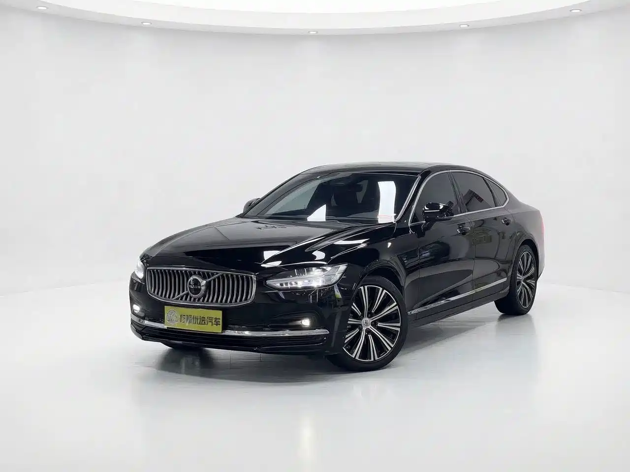 Фото 1 - Volvo S90
