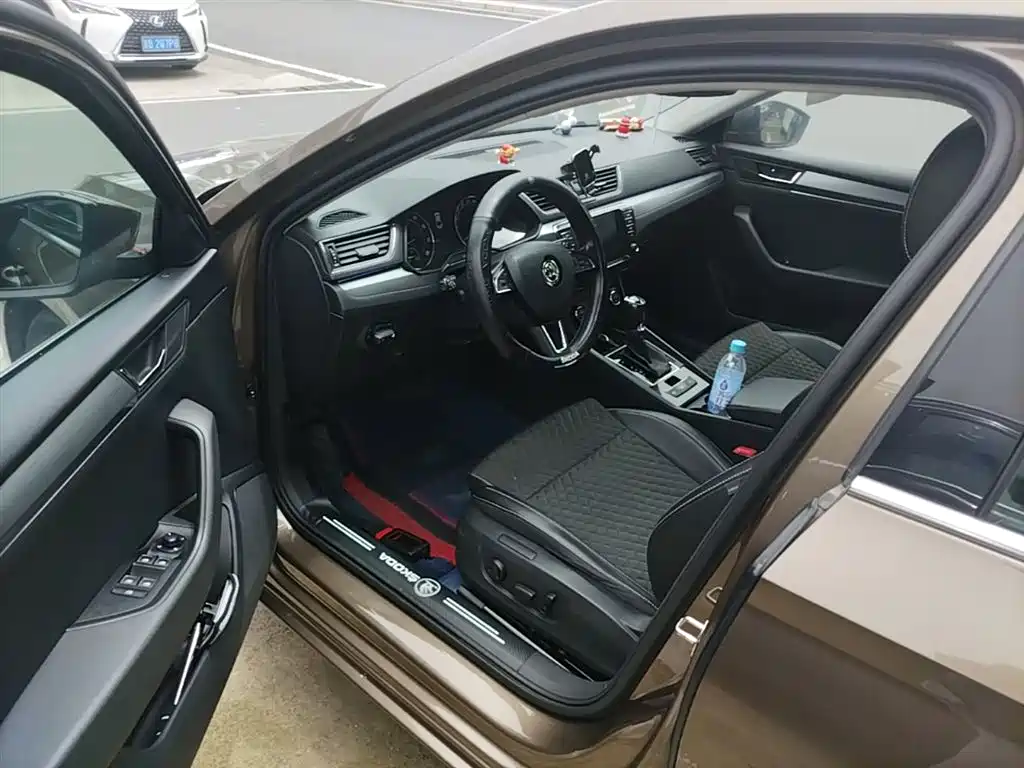 Škoda Superb 2016 TSI280 DSG Pioneer Edition фото 16