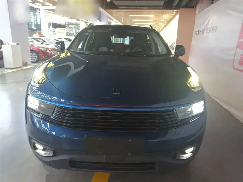 Lynk & Co 01 2017 2.0T 2WD Pro Shine Edition фото 3